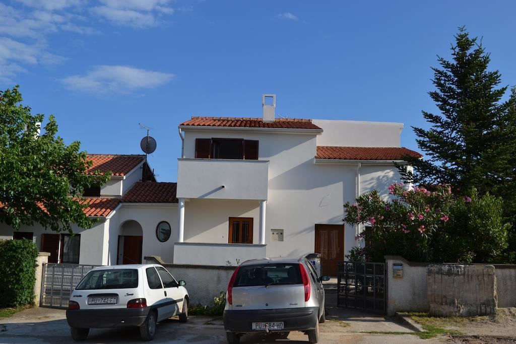 Apartments Cavae Romanae Медулин Екстериор снимка