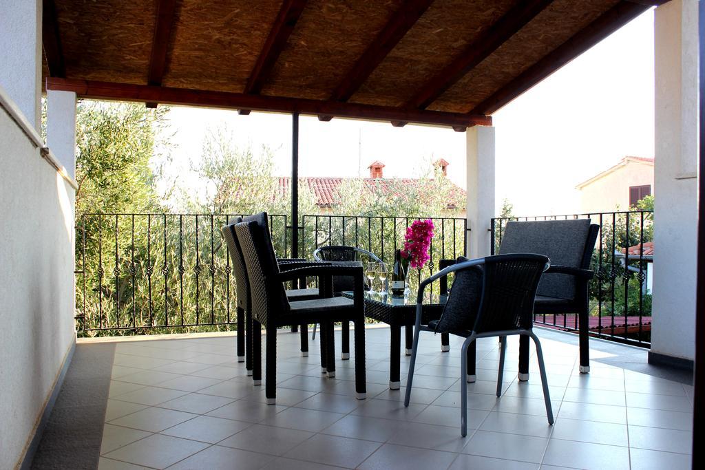 Apartments Cavae Romanae Медулин Екстериор снимка