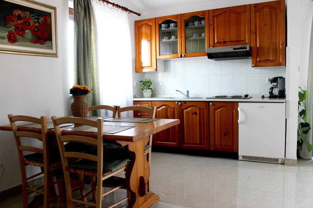 Apartments Cavae Romanae Медулин Екстериор снимка