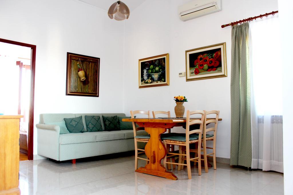 Apartments Cavae Romanae Медулин Екстериор снимка