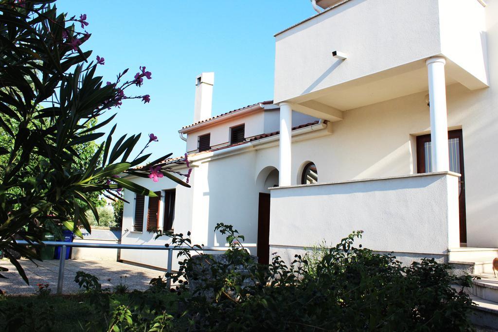 Apartments Cavae Romanae Медулин Екстериор снимка