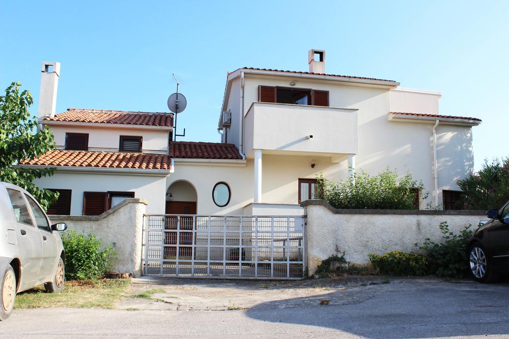 Apartments Cavae Romanae Медулин Екстериор снимка